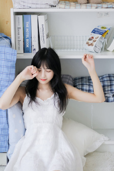 男朋友老是吃奶奶在我怀里哭